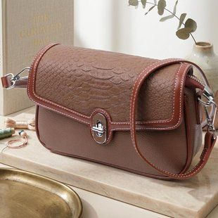 Жіноча сумка з фактурним клапаном з натуральної шкіри Vintage 22621 Коричнева
