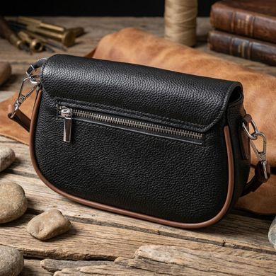 Шкіряна напівкругла сумка з цікавим магнітом-заскочкою для жінок Vintage 22441 Чорна